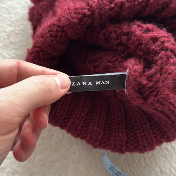 Zara Men’s burgundy beanie - Picture 6 of 9